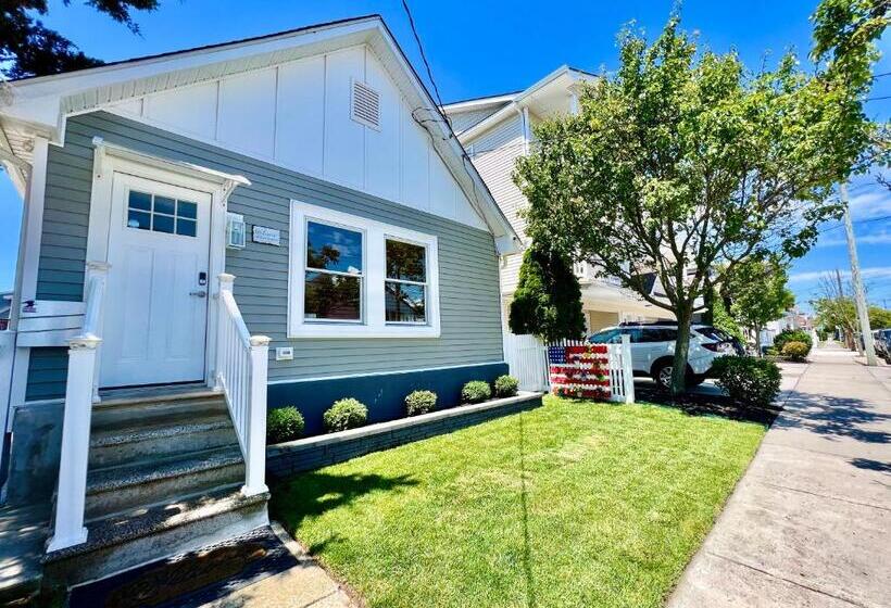 Unique Wildwood 3 Br 1,5 Ba Entire House In The Heart Of Wildwood!