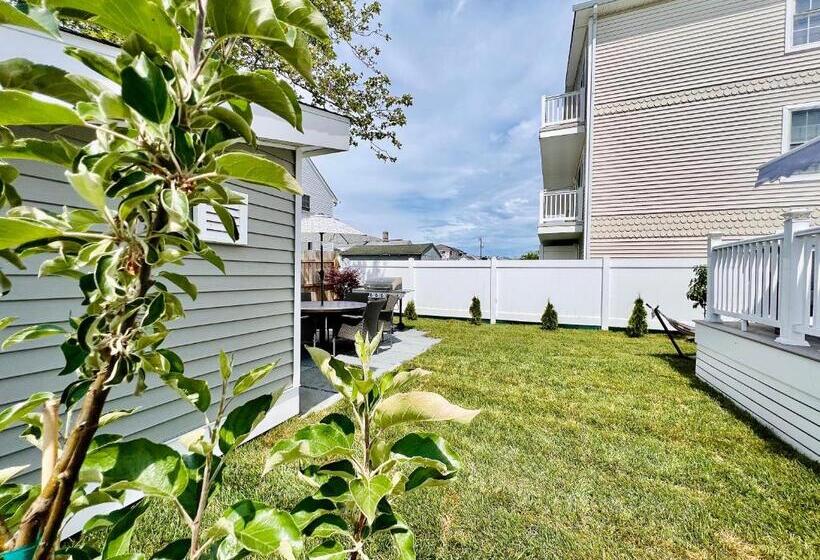 Unique Wildwood 3 Br 1,5 Ba Entire House In The Heart Of Wildwood!