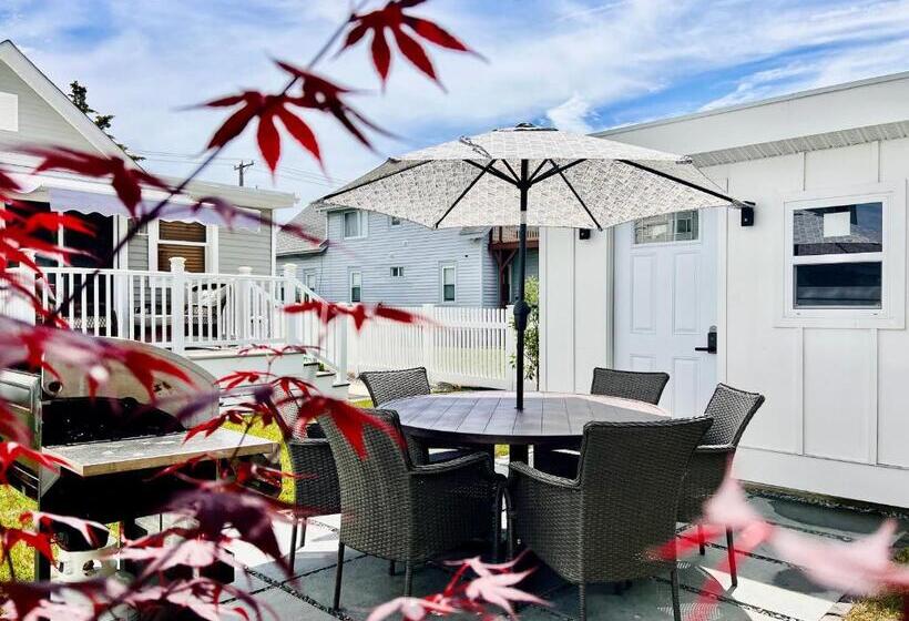 Unique Wildwood 3 Br 1,5 Ba Entire House In The Heart Of Wildwood!