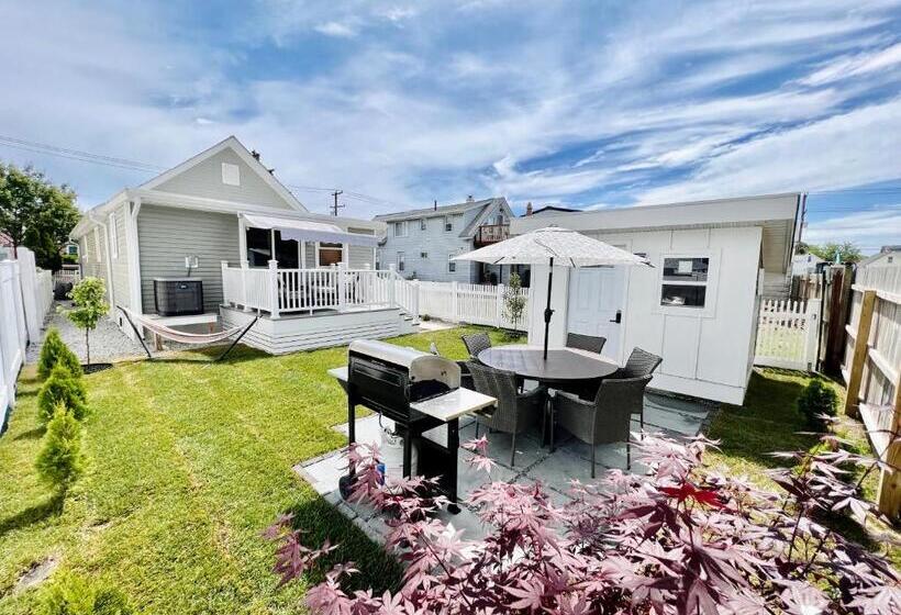 Unique Wildwood 3 Br 1,5 Ba Entire House In The Heart Of Wildwood!