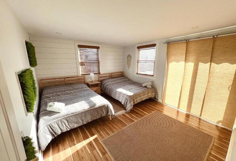 Unique Wildwood 3 Br 1,5 Ba Entire House In The Heart Of Wildwood!