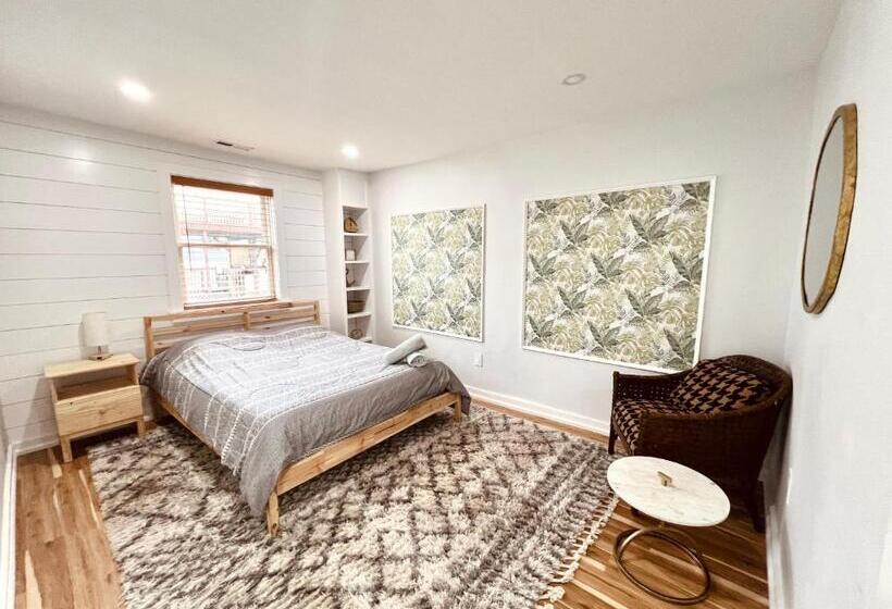 Unique Wildwood 3 Br 1,5 Ba Entire House In The Heart Of Wildwood!