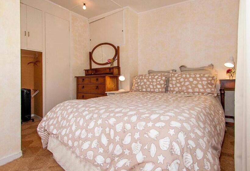 Vintage Pohutukawa   Whangamata Bach