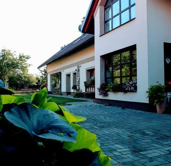 هاستل Dvoupokojový Apartmán S Kuchyňským Koutem