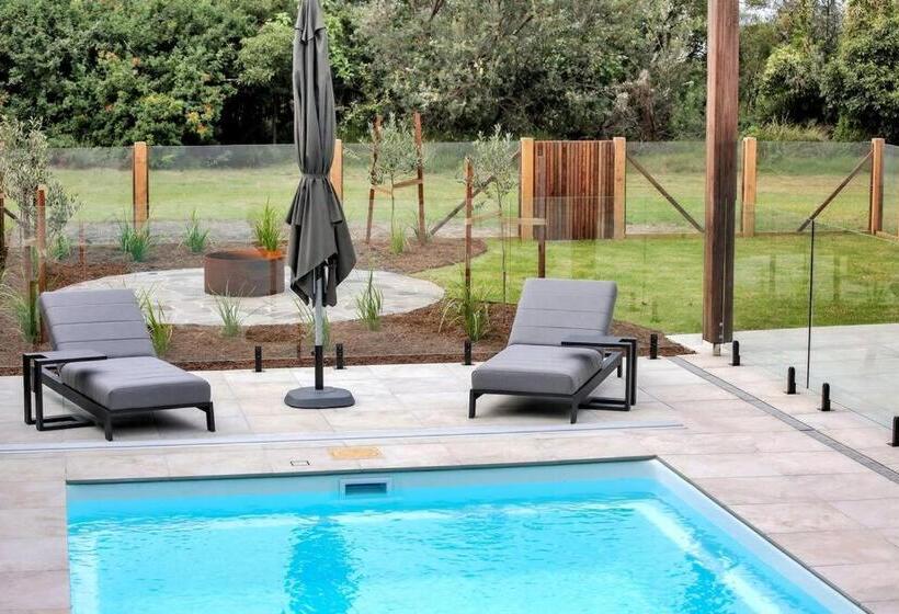 Beachfront Escape   6 Bedroom, Pool & Beach Access