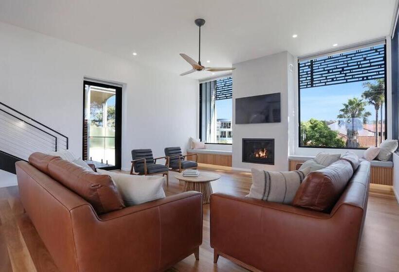 Beachfront Escape   6 Bedroom, Pool & Beach Access