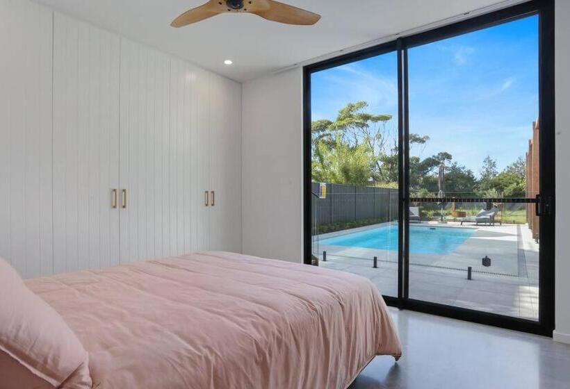 Beachfront Escape   6 Bedroom, Pool & Beach Access