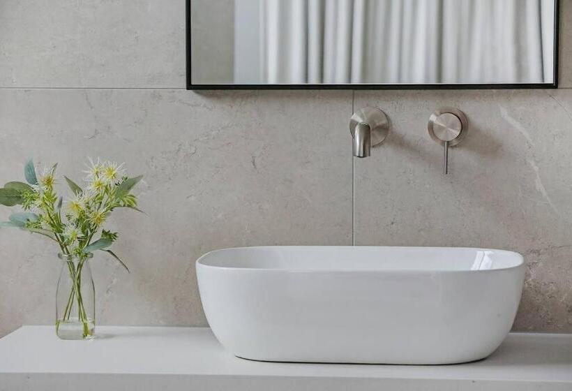 Beachfront Escape   6 Bedroom, Pool & Beach Access