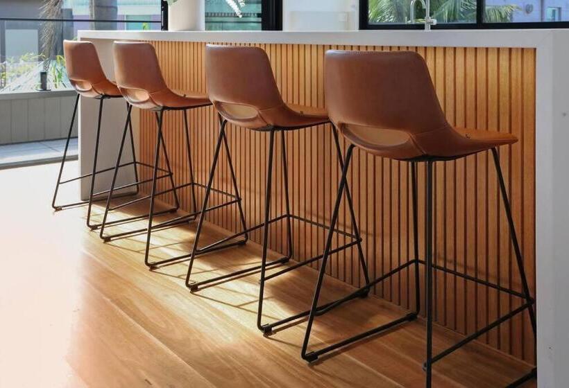 Beachfront Escape   6 Bedroom, Pool & Beach Access