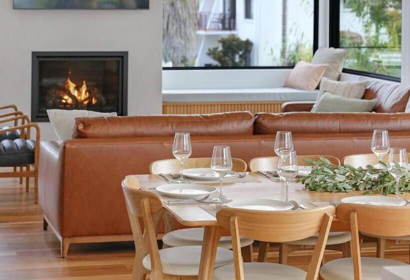 Beachfront Escape   6 Bedroom, Pool & Beach Access