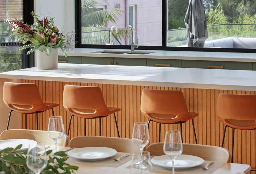 Beachfront Escape   6 Bedroom, Pool & Beach Access