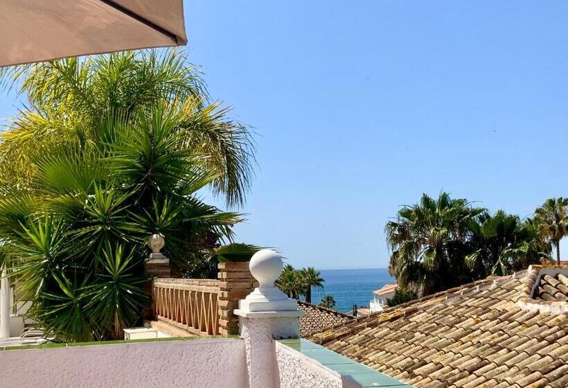 Family Villa With Pool, Walk To Beach, Restaurants And Shopping