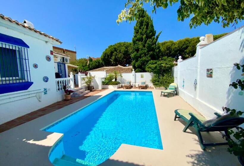 Family Villa With Pool, Walk To Beach, Restaurants And Shopping
