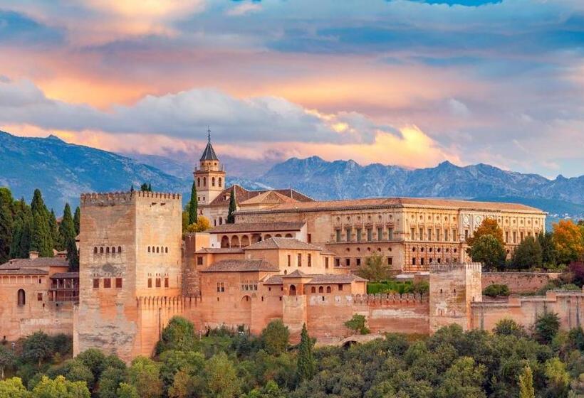 Family Villa With Pool, Walk To Beach, Restaurants And Shopping