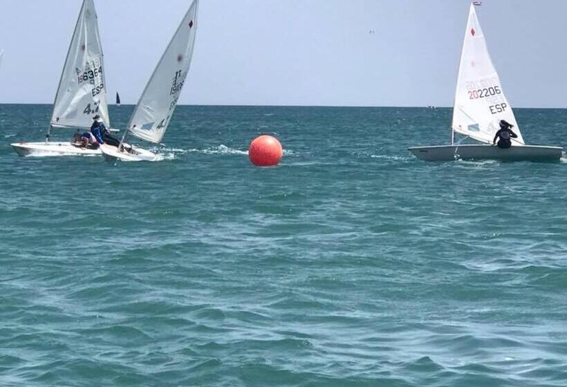 Family Villa With Pool, Walk To Beach, Restaurants And Shopping