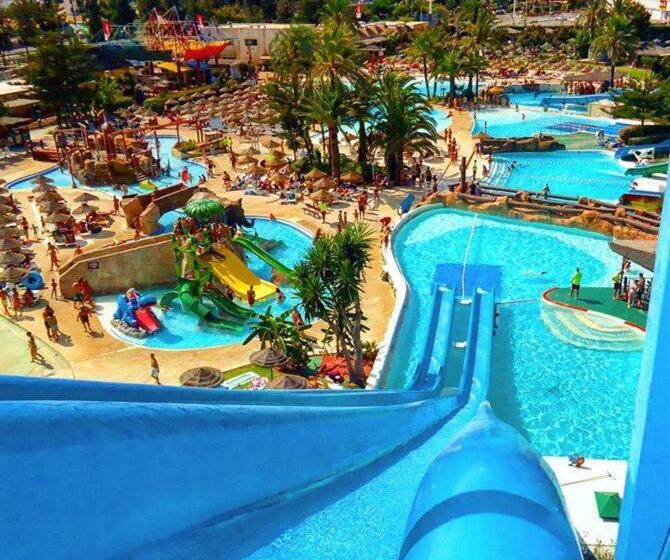 Family Villa With Pool, Walk To Beach, Restaurants And Shopping