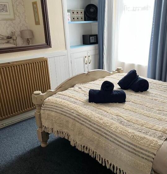 Harbour View Ground Floor Flat With Private Parking, Only 5 Mins Walk To Harbour