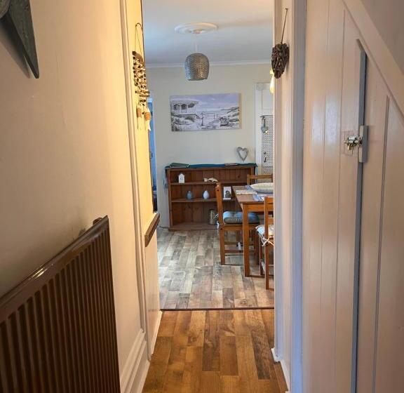 Harbour View Ground Floor Flat With Private Parking, Only 5 Mins Walk To Harbour