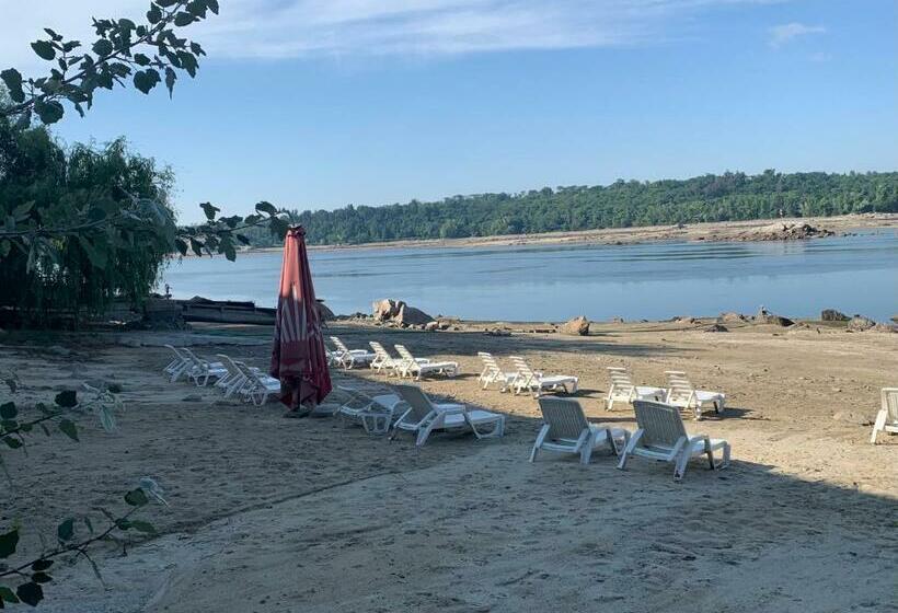 هتل мини отель на берегу днепра на яхт клуб бомбардир