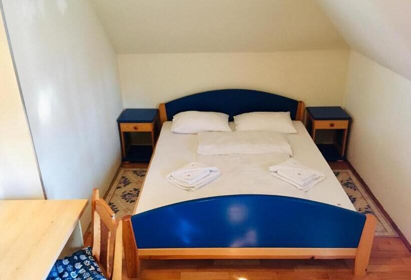 Kraljevi Konaci   Vila Zelena Dolina   Zlatibor