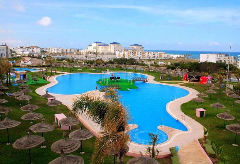 Luxury Apartment With Swimming Pool View