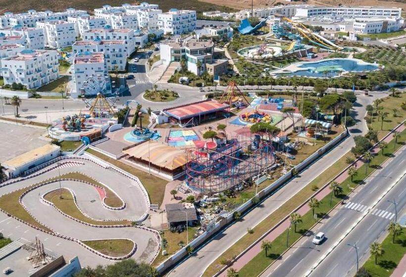 Luxury Apartment With Swimming Pool View