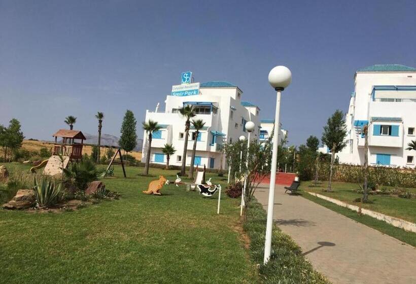 Luxury Apartment With Swimming Pool View