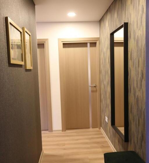 Modern 2 Room Apartment Free Parking Netflix