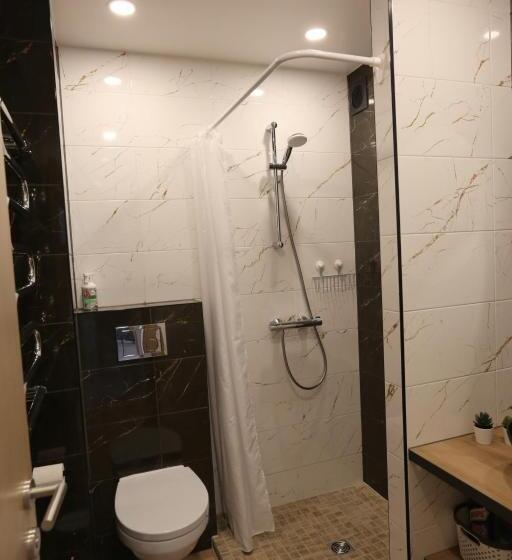 Modern 2 Room Apartment Free Parking Netflix