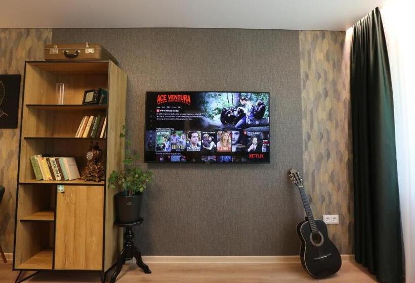 Modern 2 Room Apartment Free Parking Netflix