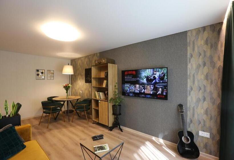 Modern 2 Room Apartment Free Parking Netflix