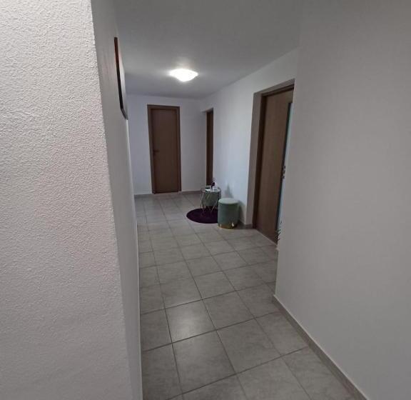 פנסיון Casa Alex