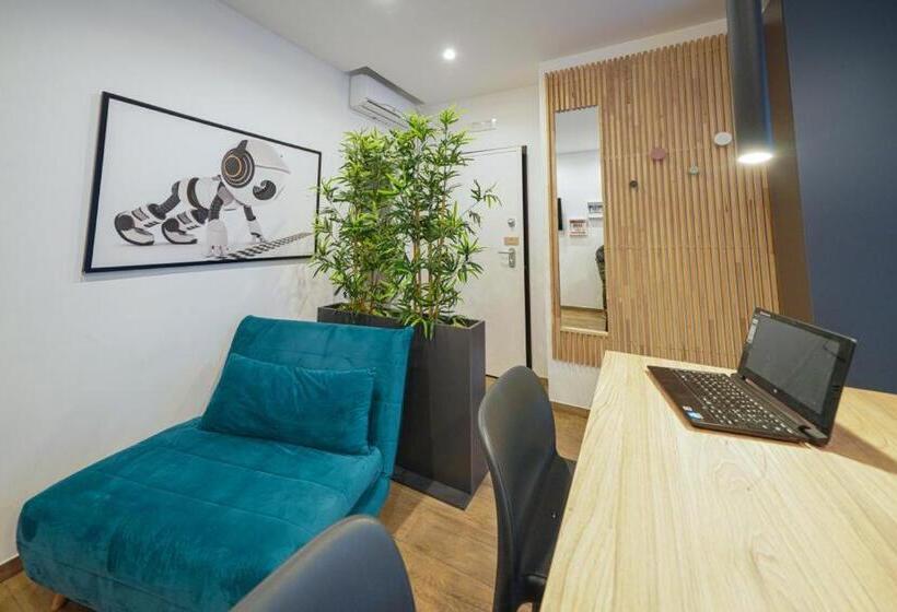 بنسيون Run House 07 Rooms & Apartments