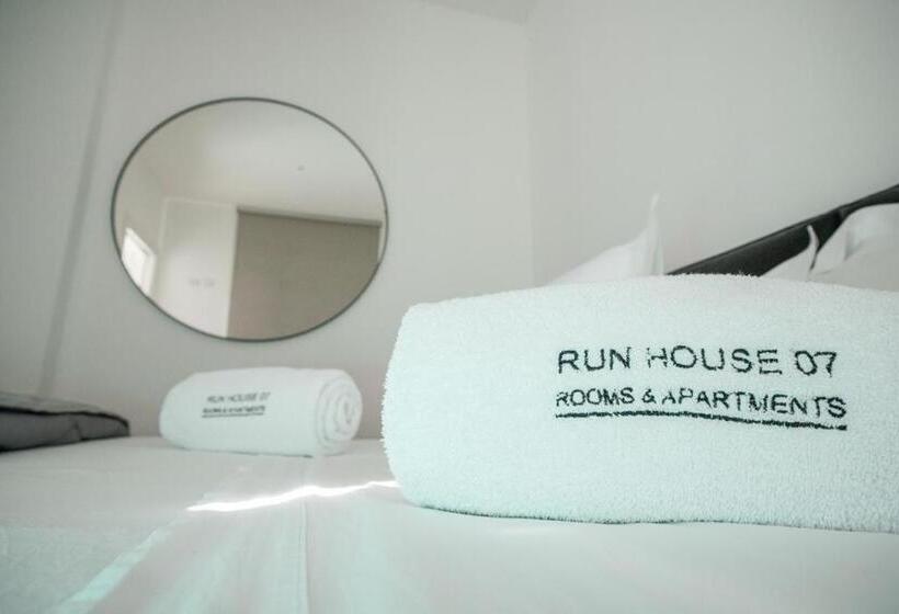 بنسيون Run House 07 Rooms & Apartments