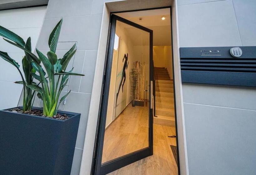 بنسيون Run House 07 Rooms & Apartments