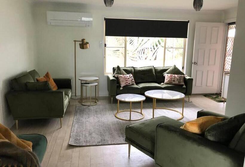 Pet Friendly Home With Pool And Boat Parking