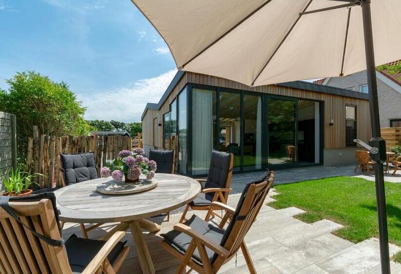 Attractive Home With Terrace