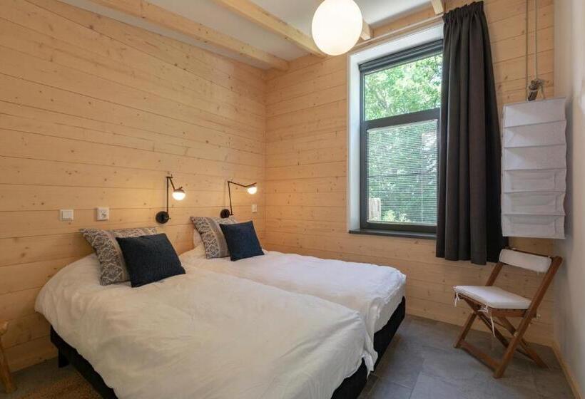 Attractive Home With Terrace