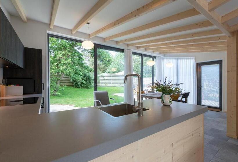 Attractive Home With Terrace