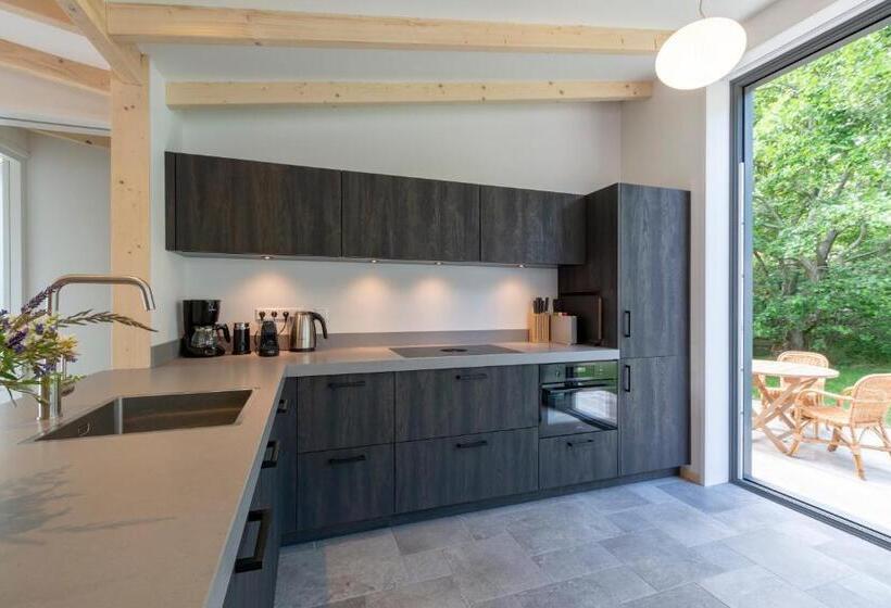 Attractive Home With Terrace