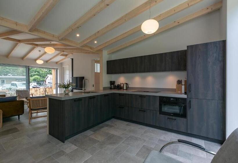 Attractive Home With Terrace