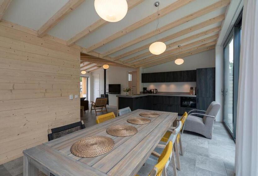 Attractive Home With Terrace