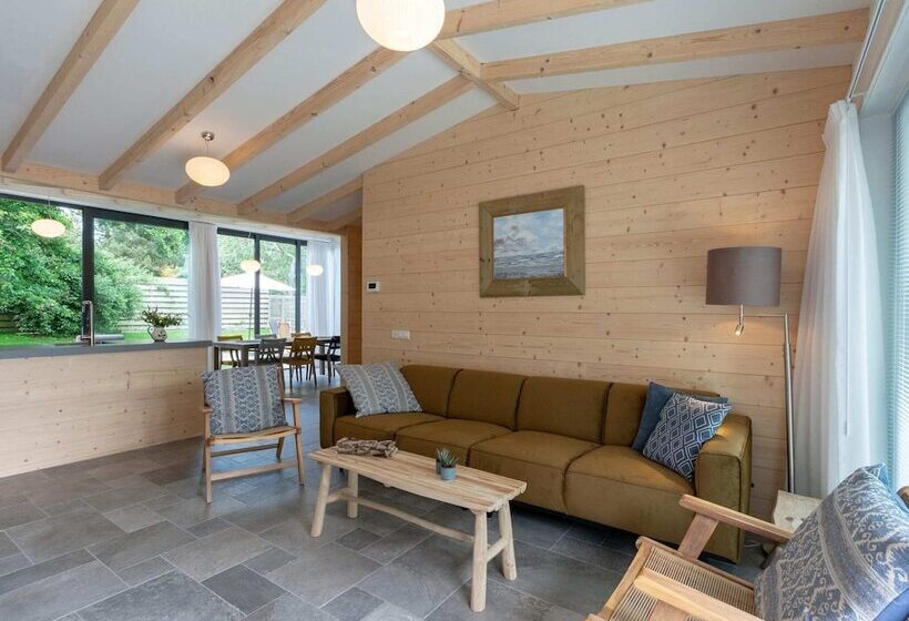 Attractive Home With Terrace