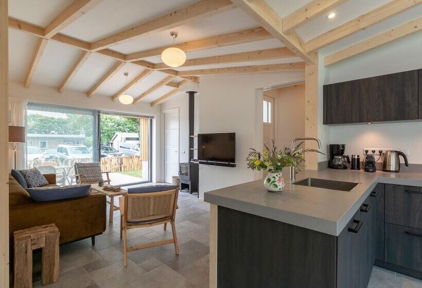 Attractive Home With Terrace