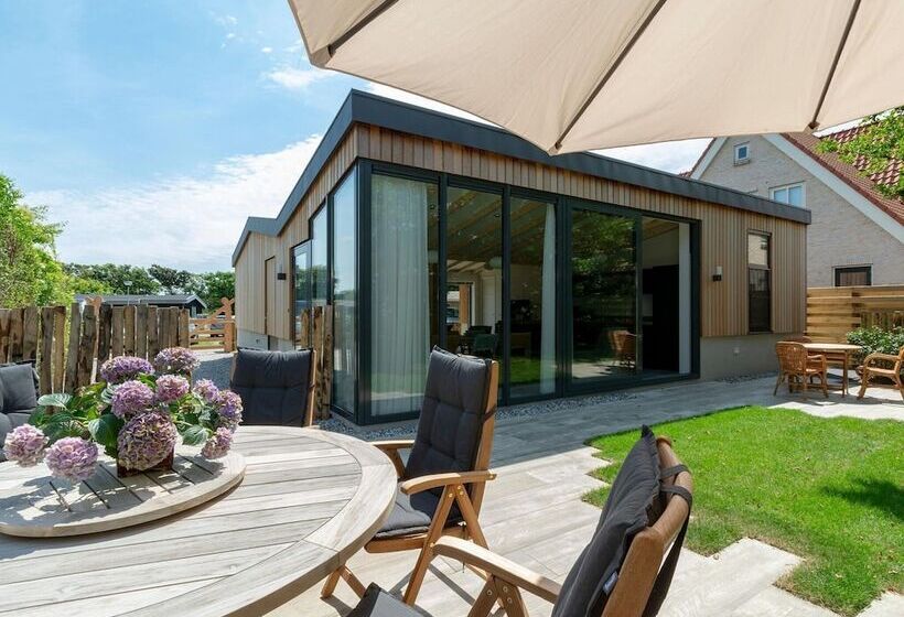 Attractive Home With Terrace