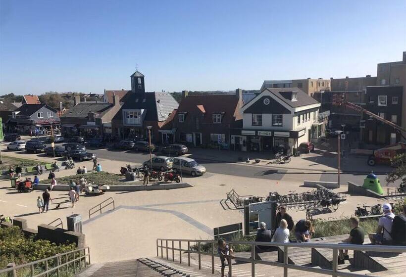 Attractive Home With Terrace