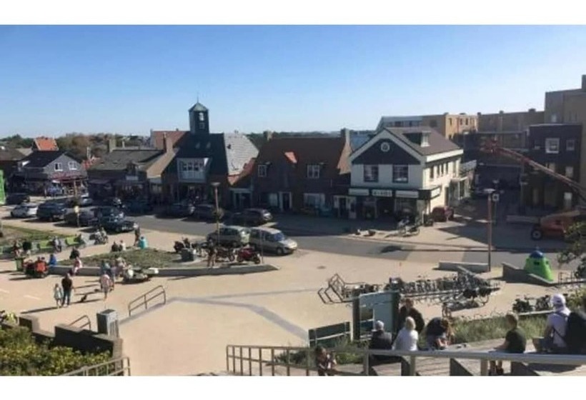 Attractive Home With Terrace