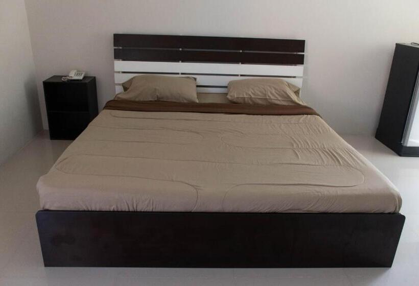 Suree Place Hostel