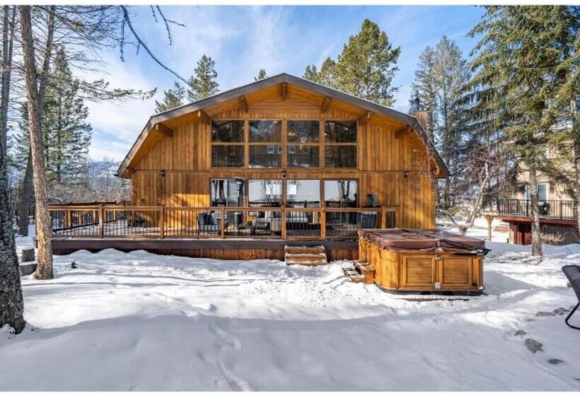 The Matterhorn I Hottub I Ping Pong I Chalk Wall