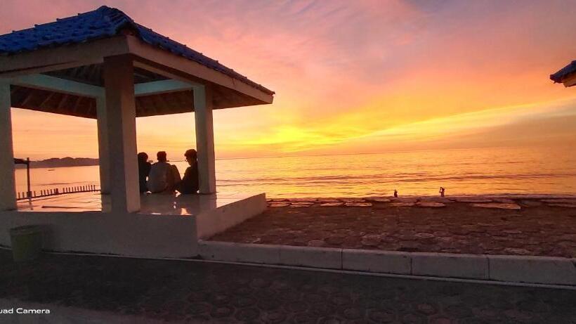 ユースホステル Penginapan Karanglaut Santolo